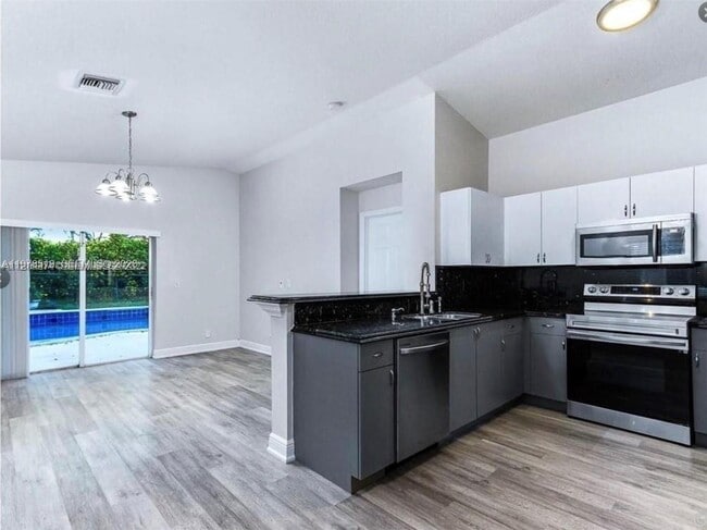 Building Photo - 1213 SW 46th Way