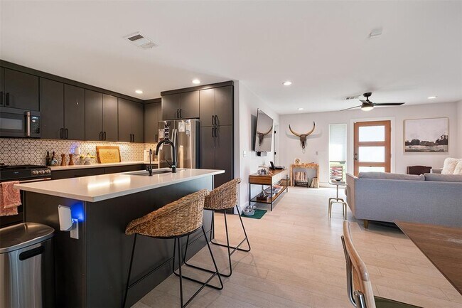 Building Photo - 5000 Lansing Dr