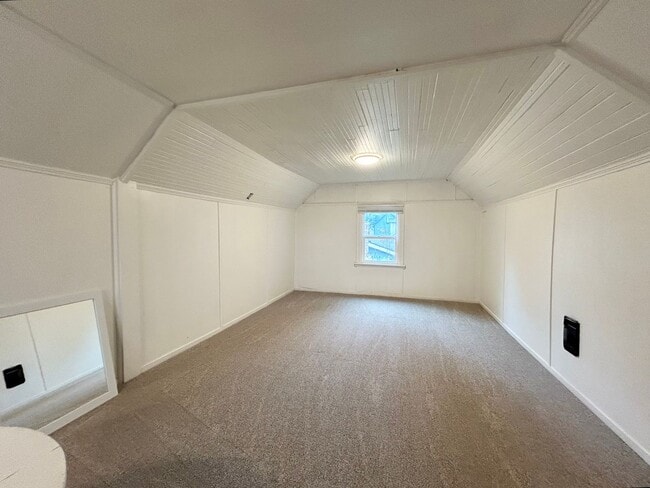 Building Photo - 231 NE 4th Ave