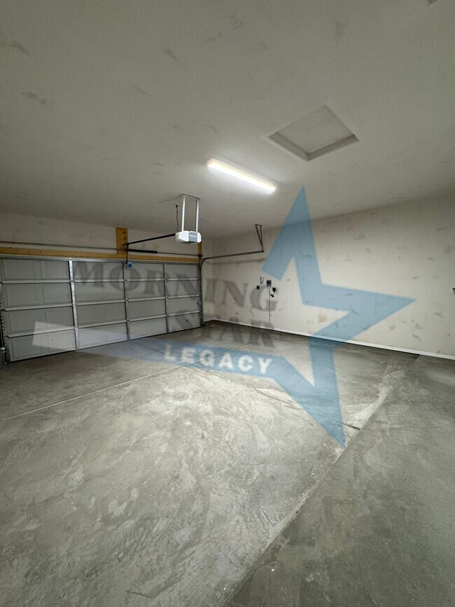 Building Photo - 3 New Construction - Move in Ready!