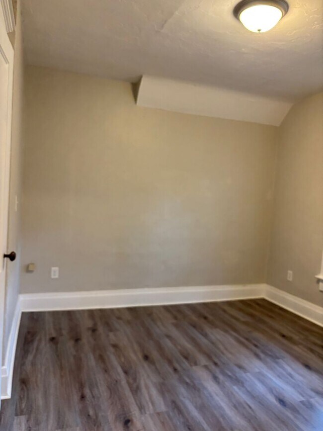 Building Photo - 516