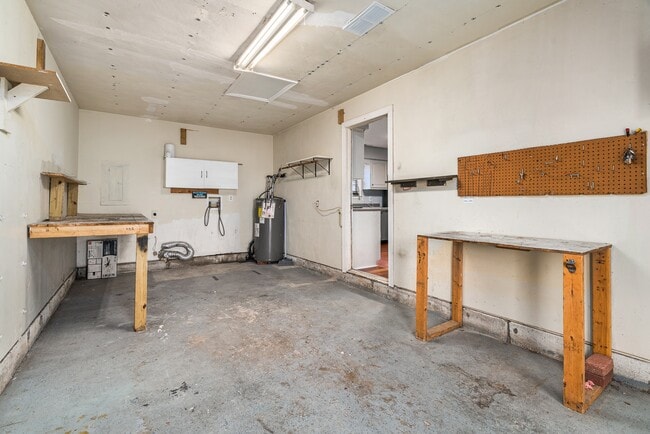 Building Photo - 1305 Eaglewood Dr