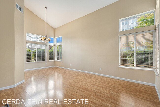 Building Photo - 3 br, 2.5 bath House - 7 Ratto Road