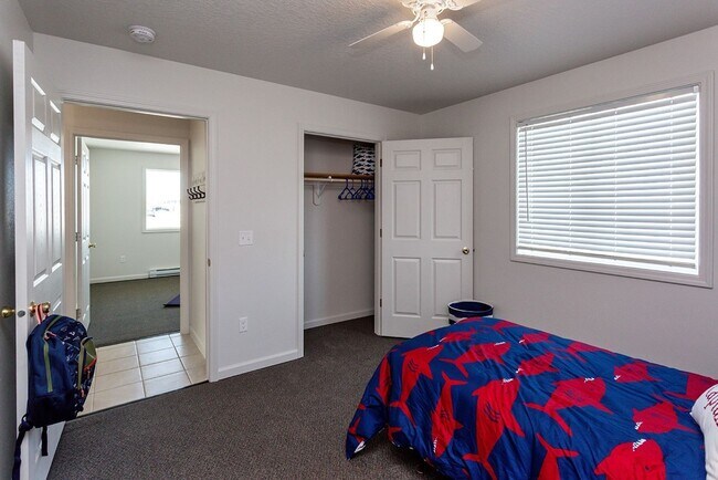 Building Photo - 3 Bedroom Homes for rent in Pleasant HIll, IA