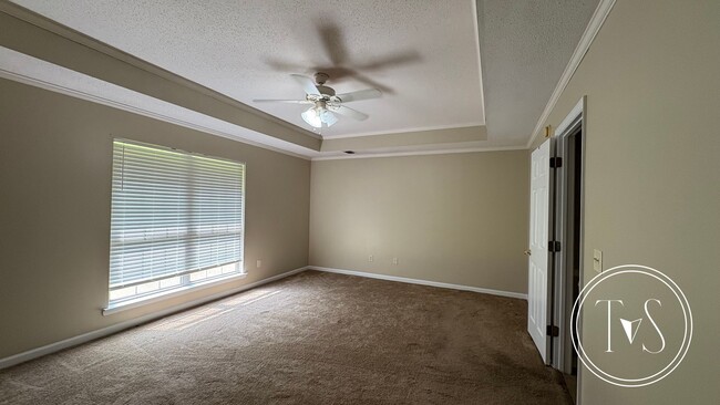 Building Photo - RATE DROP ALERT (was $2200/month) and MOVE-IN SPECIAL: 1st FULL MONTH'S RENT FREE*