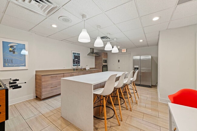 Building Photo - 1221 N Dearborn Pkwy