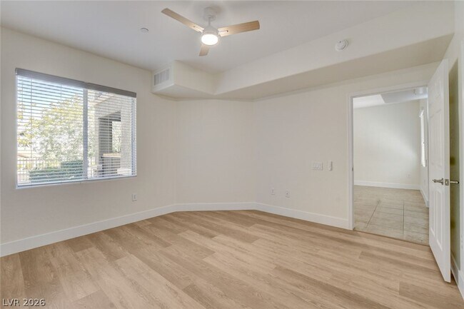 Building Photo - 6868 Sky Pointe Dr