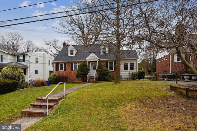 Building Photo - 210 E Hamilton Ave
