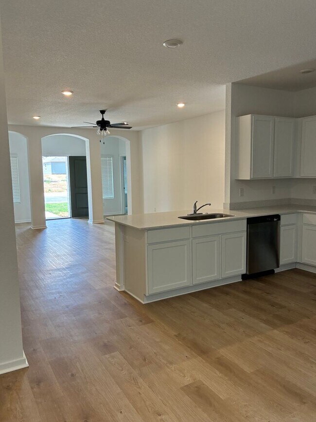 Building Photo - 1406 Manor Ct