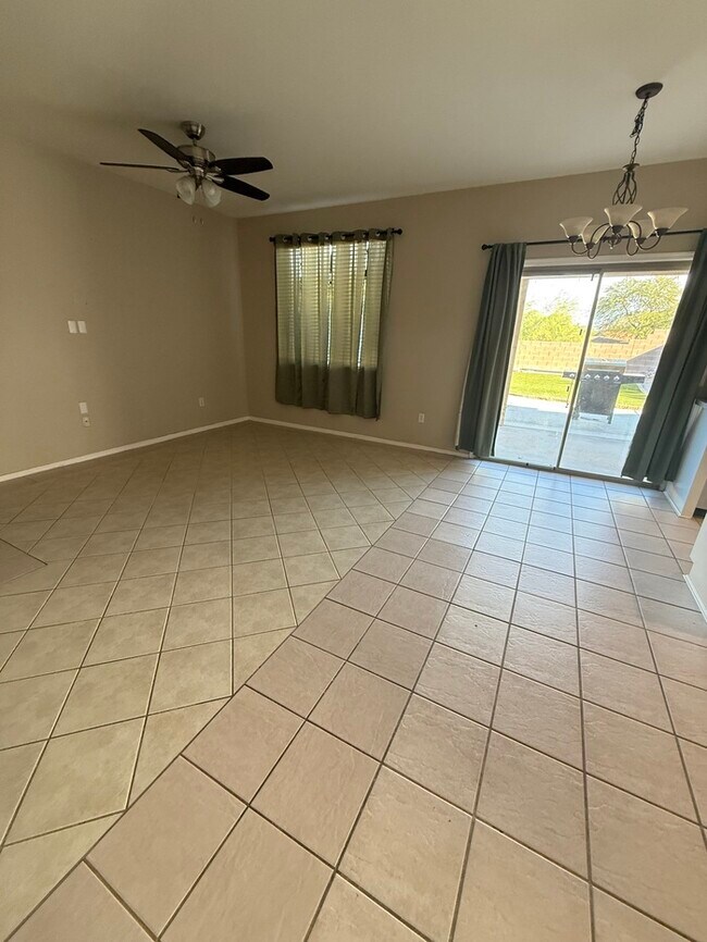 Building Photo - HOUSE FOR RENT