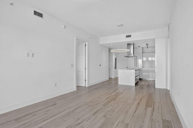 Building Photo - 155 E Boca Raton Rd