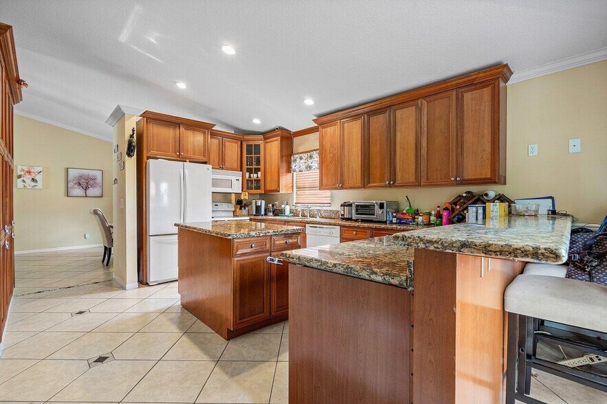 Primary Photo - 177 Heming Way