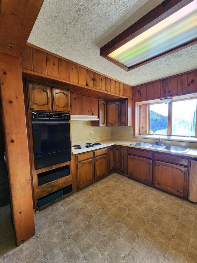 Building Photo - 122 Brennan St