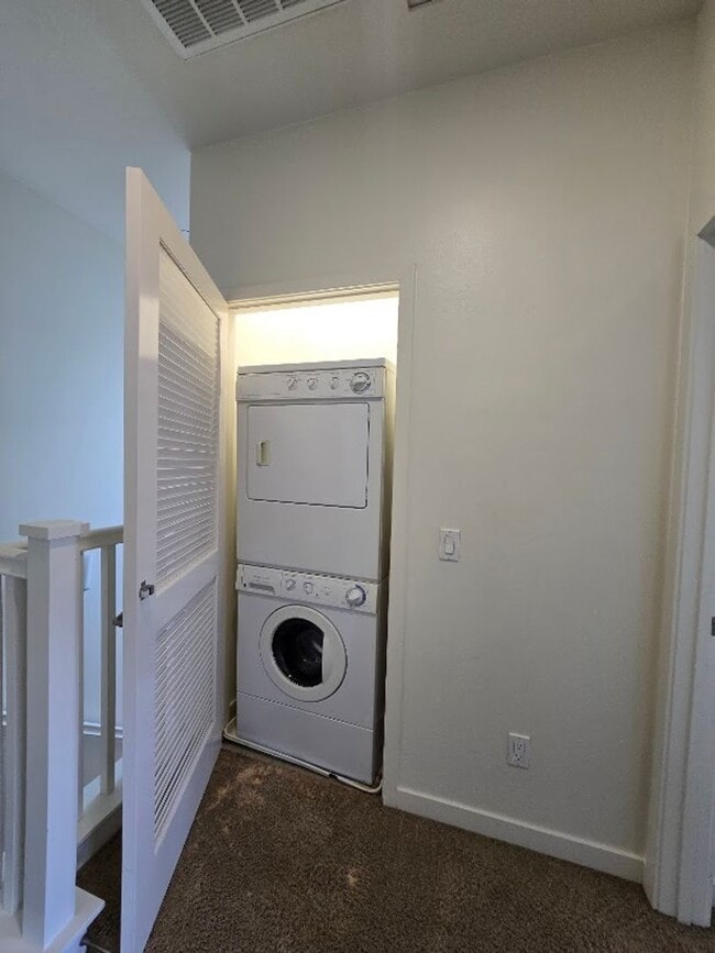 Building Photo - Bright Corner Unit Near Trails with Pool & 2-Car Garage