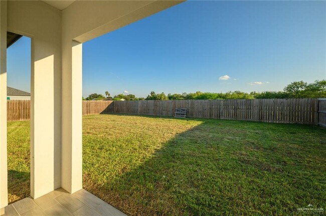 Building Photo - 38 N Queen Palm