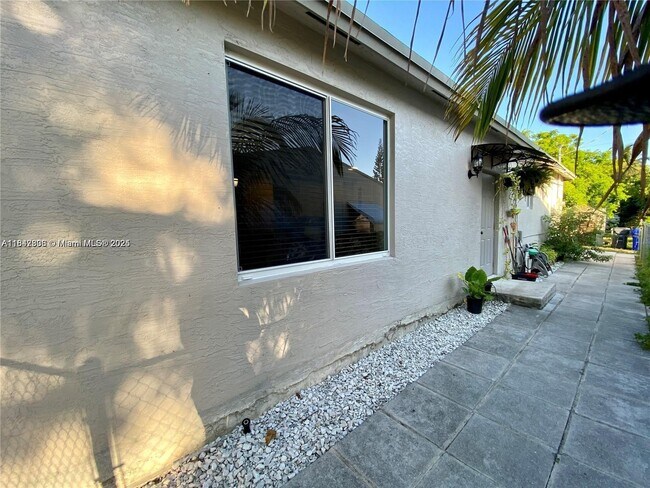 Building Photo - 2700 Fillmore St