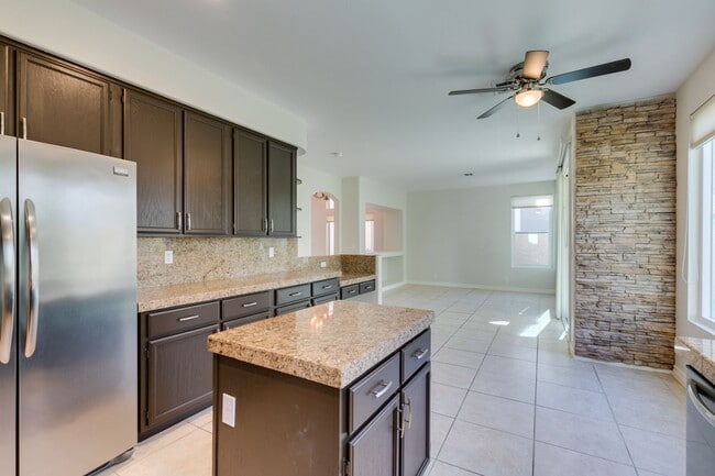 Building Photo - Immaculate 3 bedroom house with a Loft in ...
