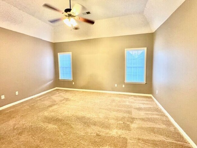 Building Photo - Spacious 3-bedroom. 2.5 bath in Cordova with 2 loft spaces.