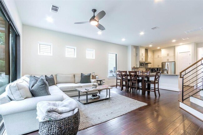 Building Photo - 2807 Del Curto Rd
