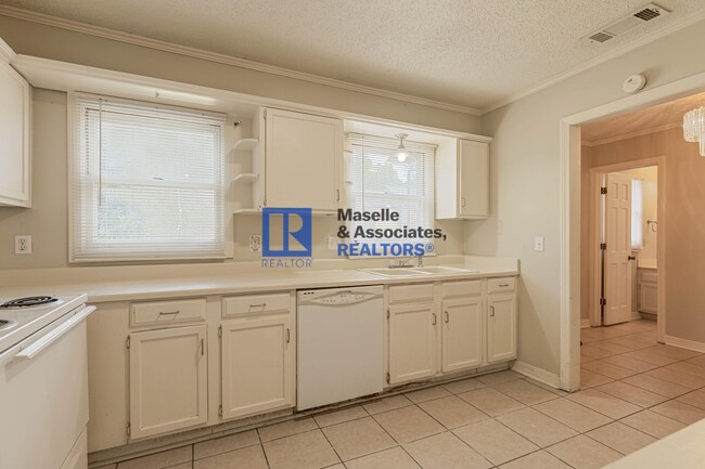 Building Photo - 3 Bed/2.5 Bath in Brookwood Subdivision