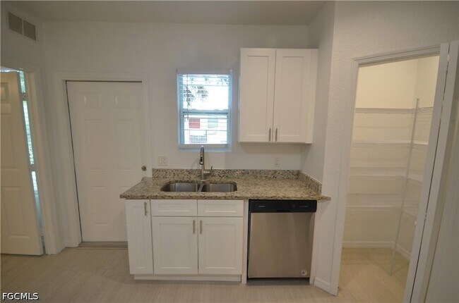 Building Photo - 3303 Armstrong Ct