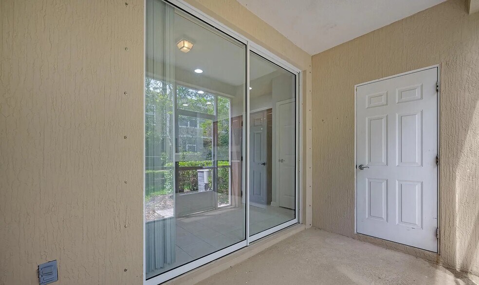 Building Photo - 8077 Summerside Cir