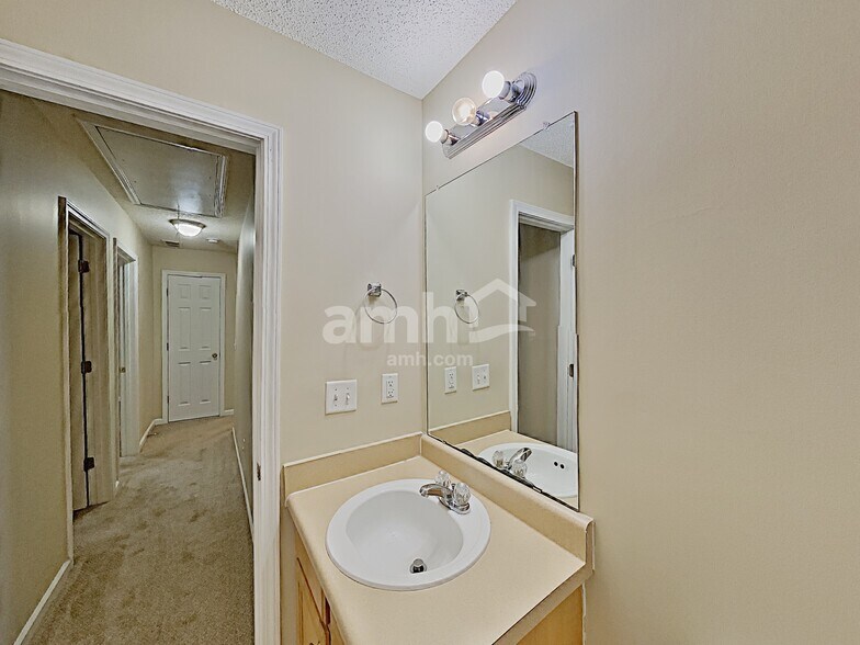 Building Photo - 466 Camella Cir