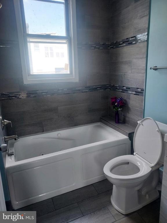 Building Photo - 619 Sheridan St NW