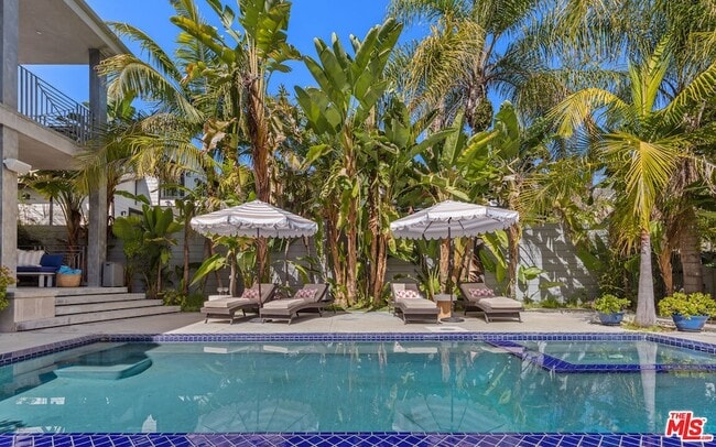 Building Photo - 1724 N Sierra Bonita Ave