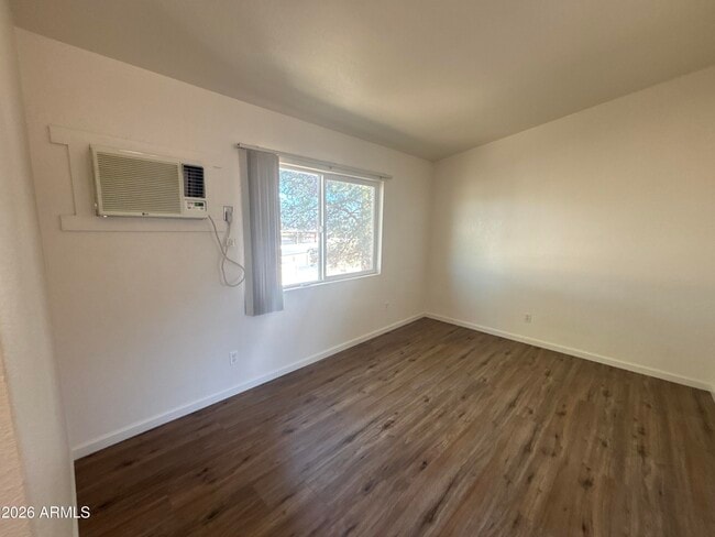 Building Photo - 1200 Lanny Ave