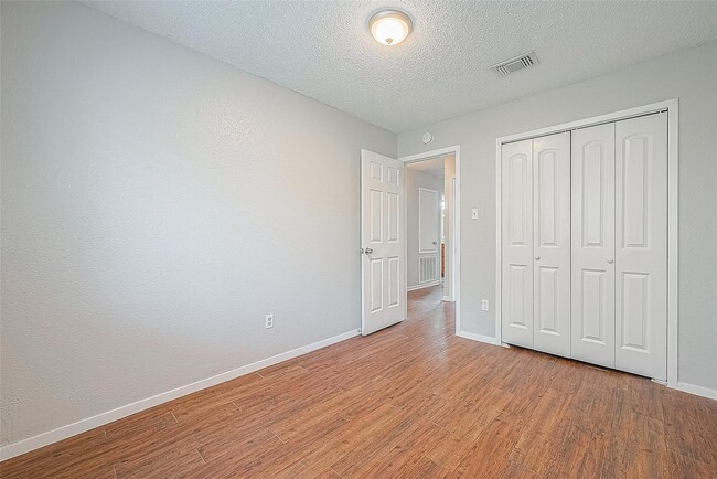 Building Photo - 11203 Pender Ln