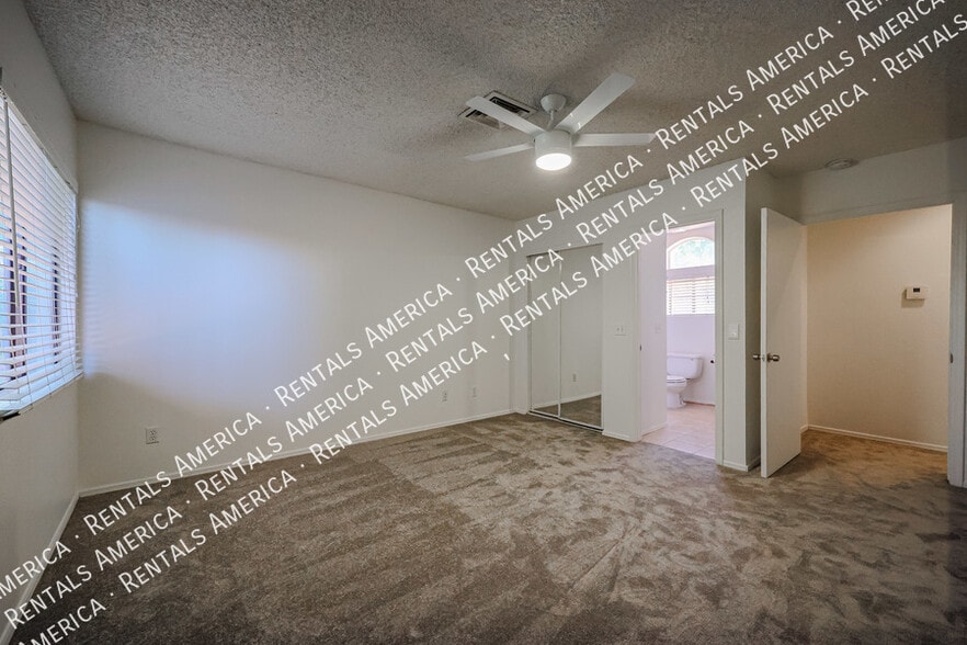 Building Photo - 4683 W Ivanhoe St