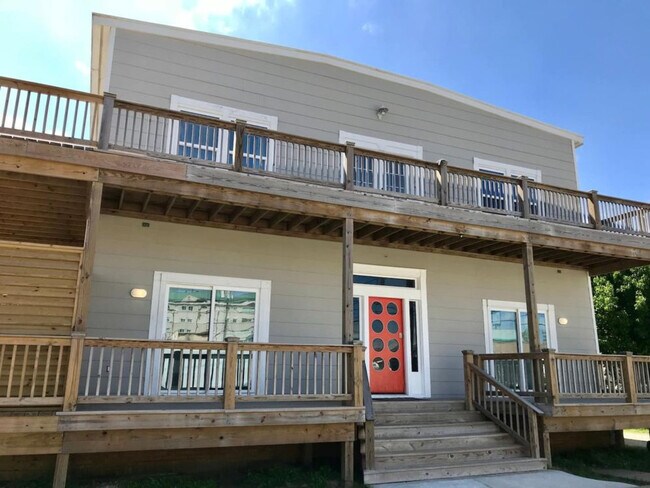 Building Photo - 2015 24th Street Rear