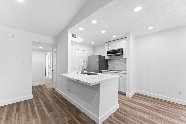 Primary Photo - 17331 Red Oak Dr