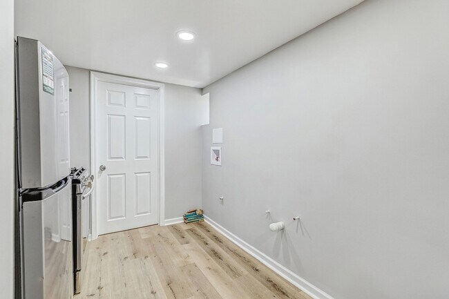 Building Photo - 1644 N 73rd Ct