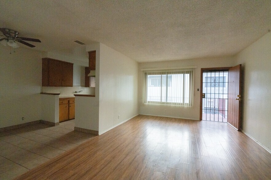 Building Photo - 234 E Tamarack Ave