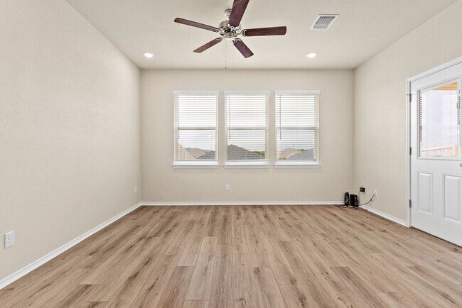 Building Photo - 343 Green Valley Dr