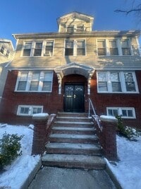 Building Photo - 138 Vermont Ave