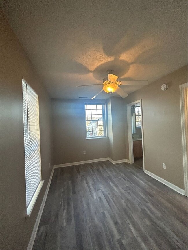 Building Photo - Large 3 Bedroom Townhome Available For Short-Term Lease! Brand New Flooring and Paint!