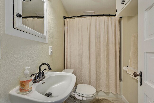 Building Photo - Charming Hillsboro Bungalow with RV Parking & Modern Upgrades!