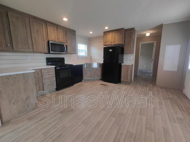 Building Photo - 320 Dawn Dr
