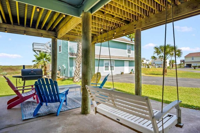 Building Photo - 165 Beach View