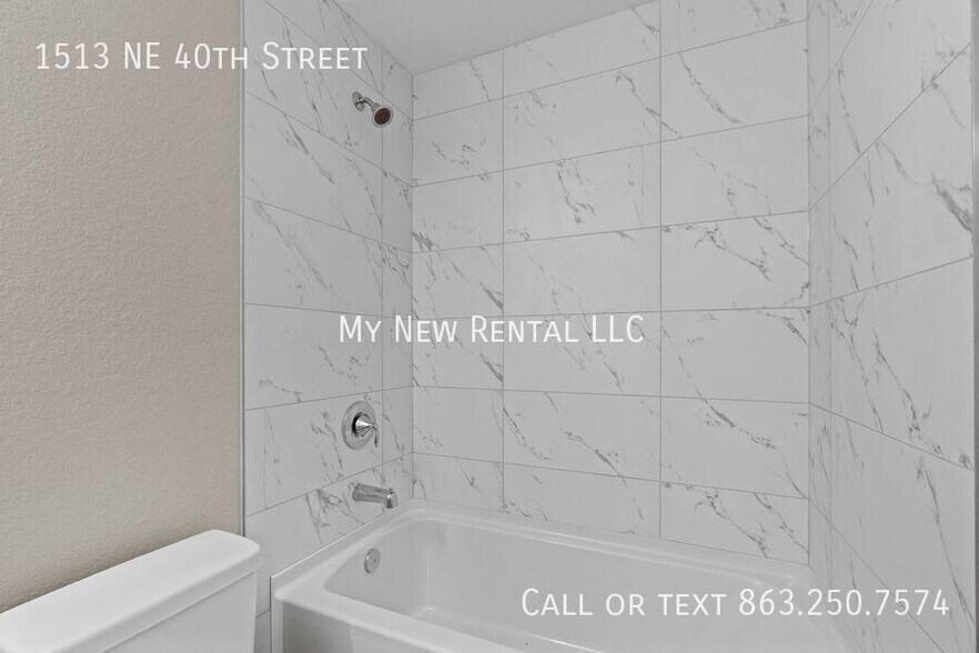 Building Photo - 1513 NE 40th St