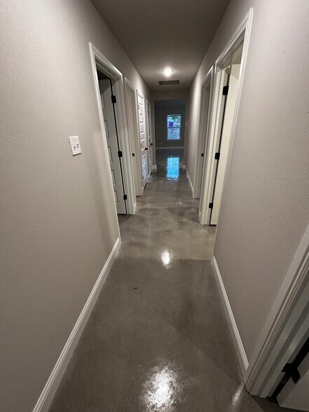 Building Photo - 10036 W Hwy 199