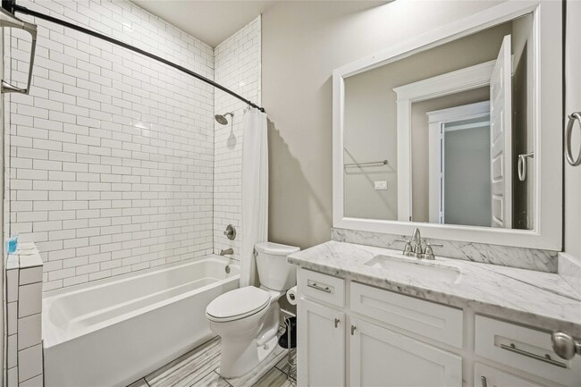 Building Photo - 1006 Enid St