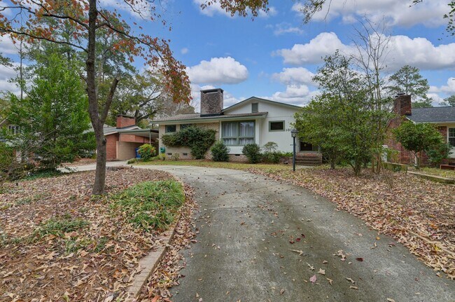 Building Photo - Prime Location! Beautiful Home Only Minutes to The Vista & Downtown