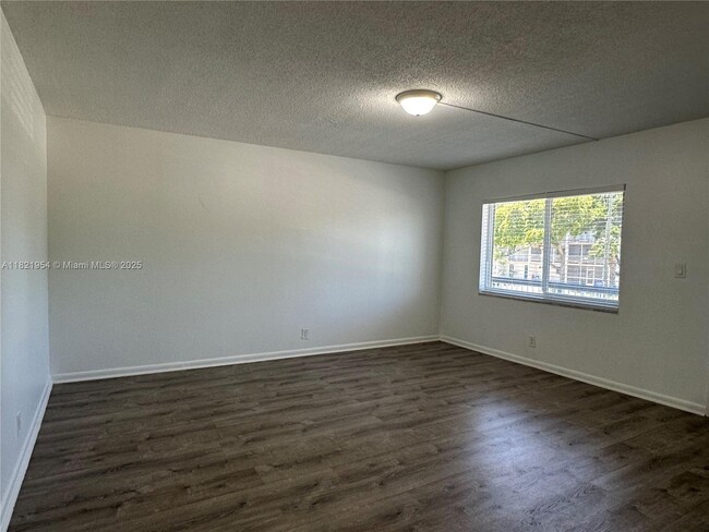 Building Photo - 1400 NE 56th St