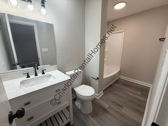 Building Photo - Beautifully Updated 3BR/2BA Home with Garage in Charlotte!