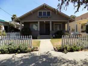 Building Photo - 3 Bedroom/2 Bathroom Craftsman | Master wi...