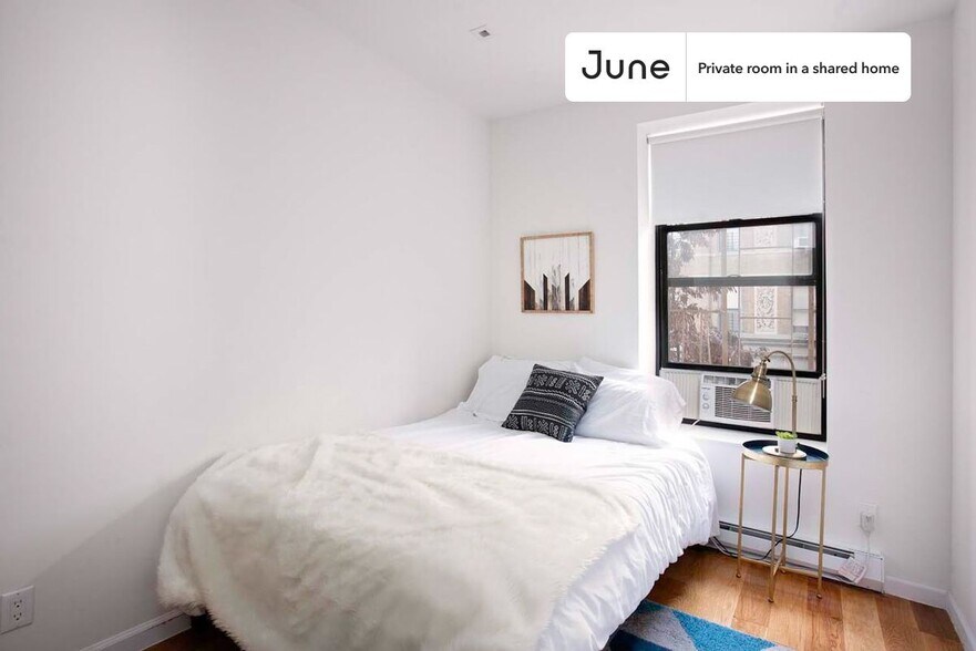 Primary Photo - Private bedroom in 3 bed/2 bath Home